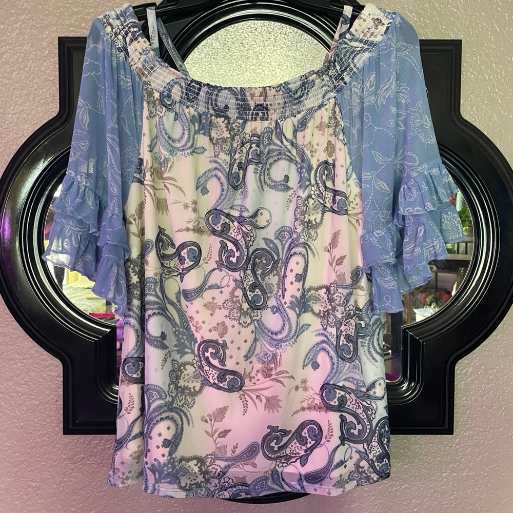 Cato floral top Sz S fits more like a M - EUC